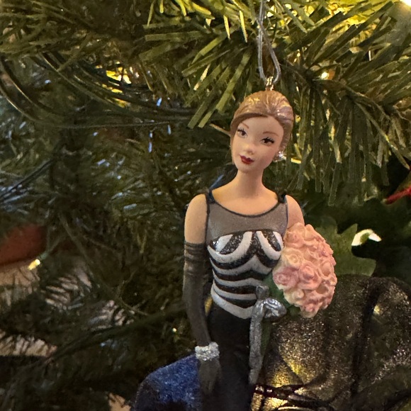 Hallmark Barbie 40th Anniversary Ornament - Picture 2 of 6